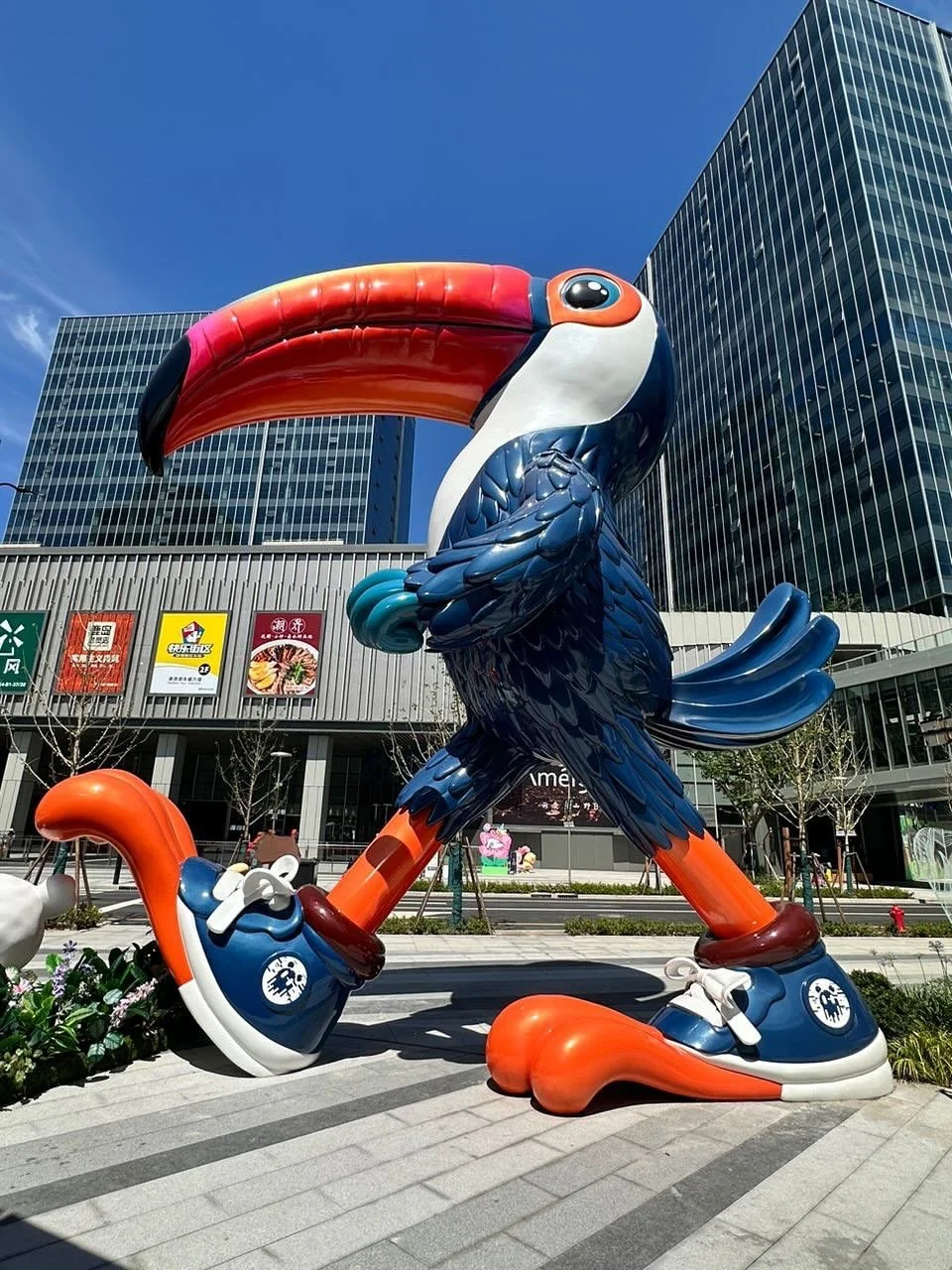 Say hello to Tommy Toucan &mdash; now strutting in style at Xinyuan Guanghuan Live in Shanghai 
8 meters of stainless steel swagger, rocking those signature Anchorball kicks like a boss.
Designed to bring joy, color, and a wink of weird to the city

