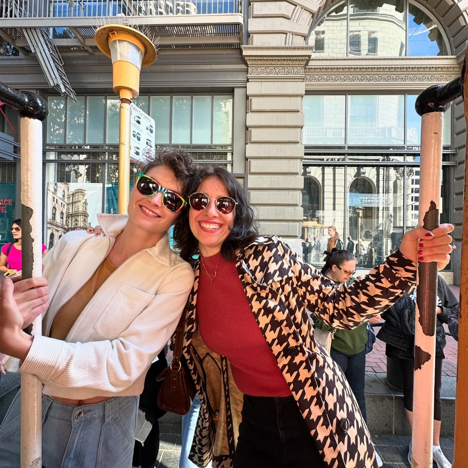 Los Angeles, you&rsquo;ve got competition. San Francisco looks good on us 🌻💕
#trolley #sanfrancisco 

📸 @fredparagano