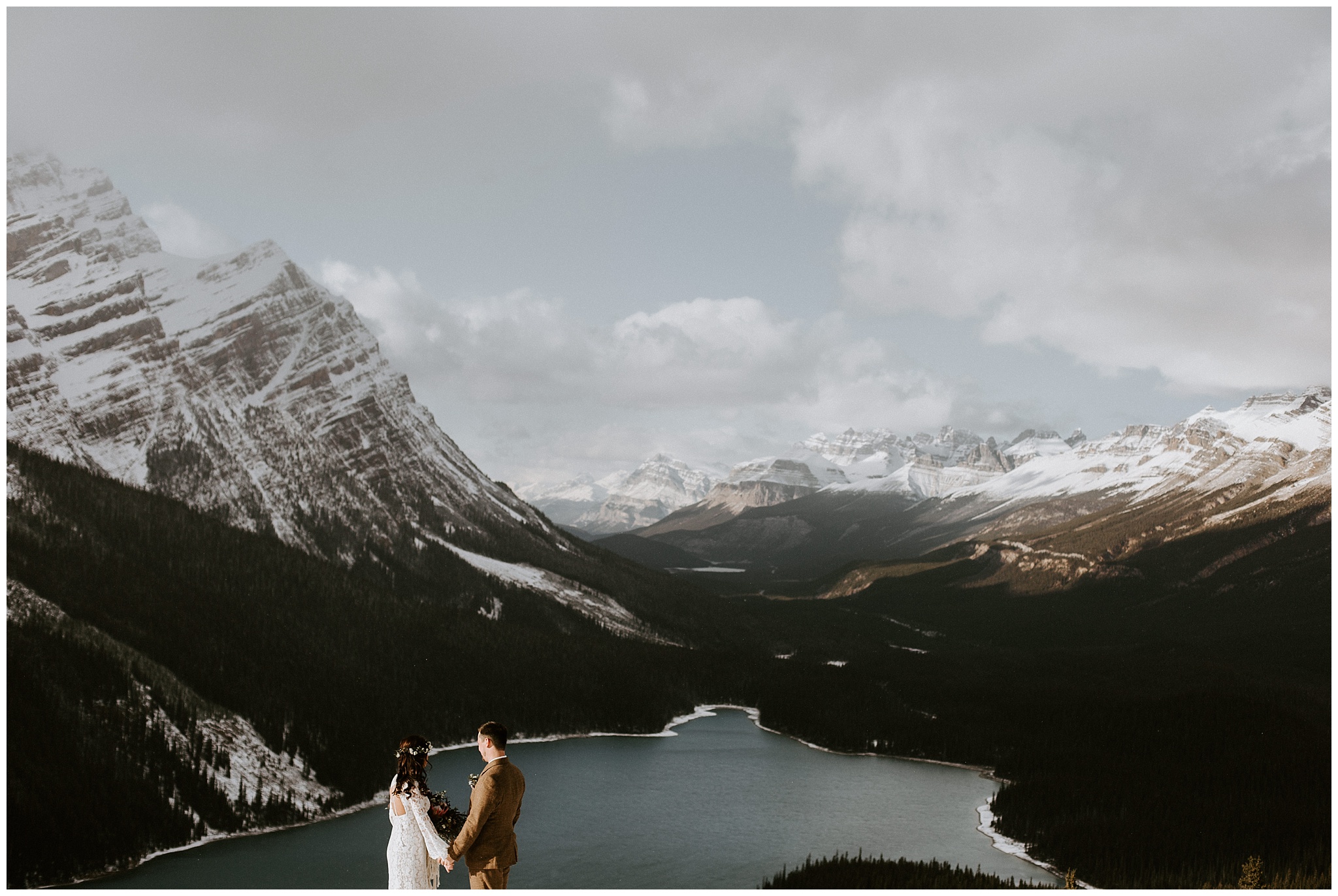 Winter wedding at Peyto Lake 