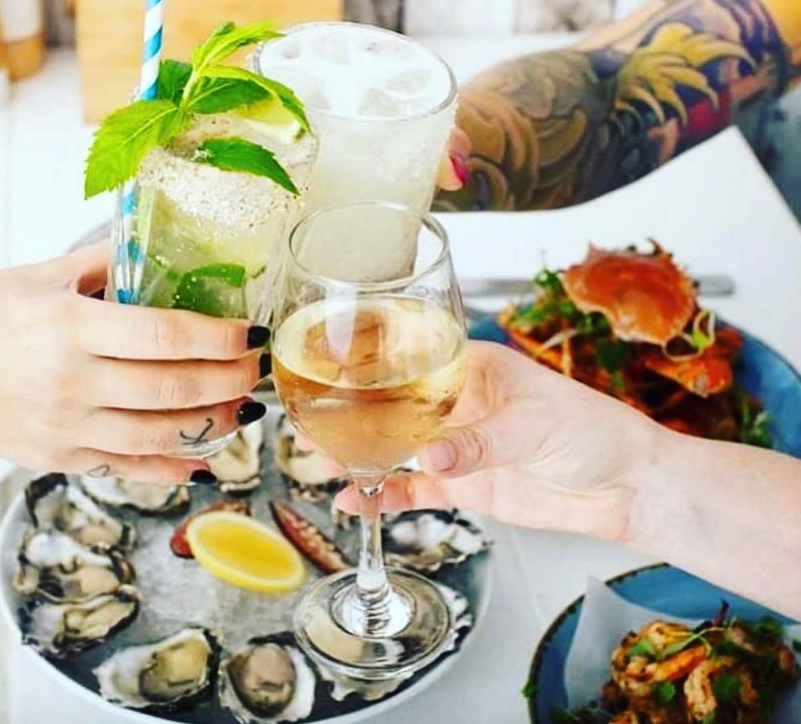 coctails and oysters.jpg