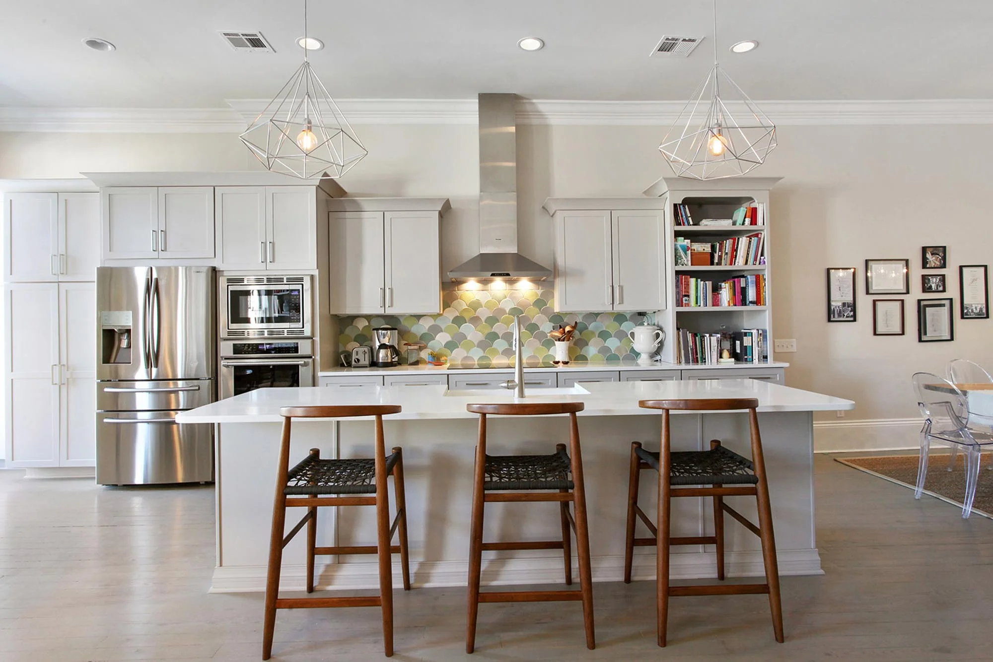 Modern kitchen with quartz kitchen island and wooden bar stools