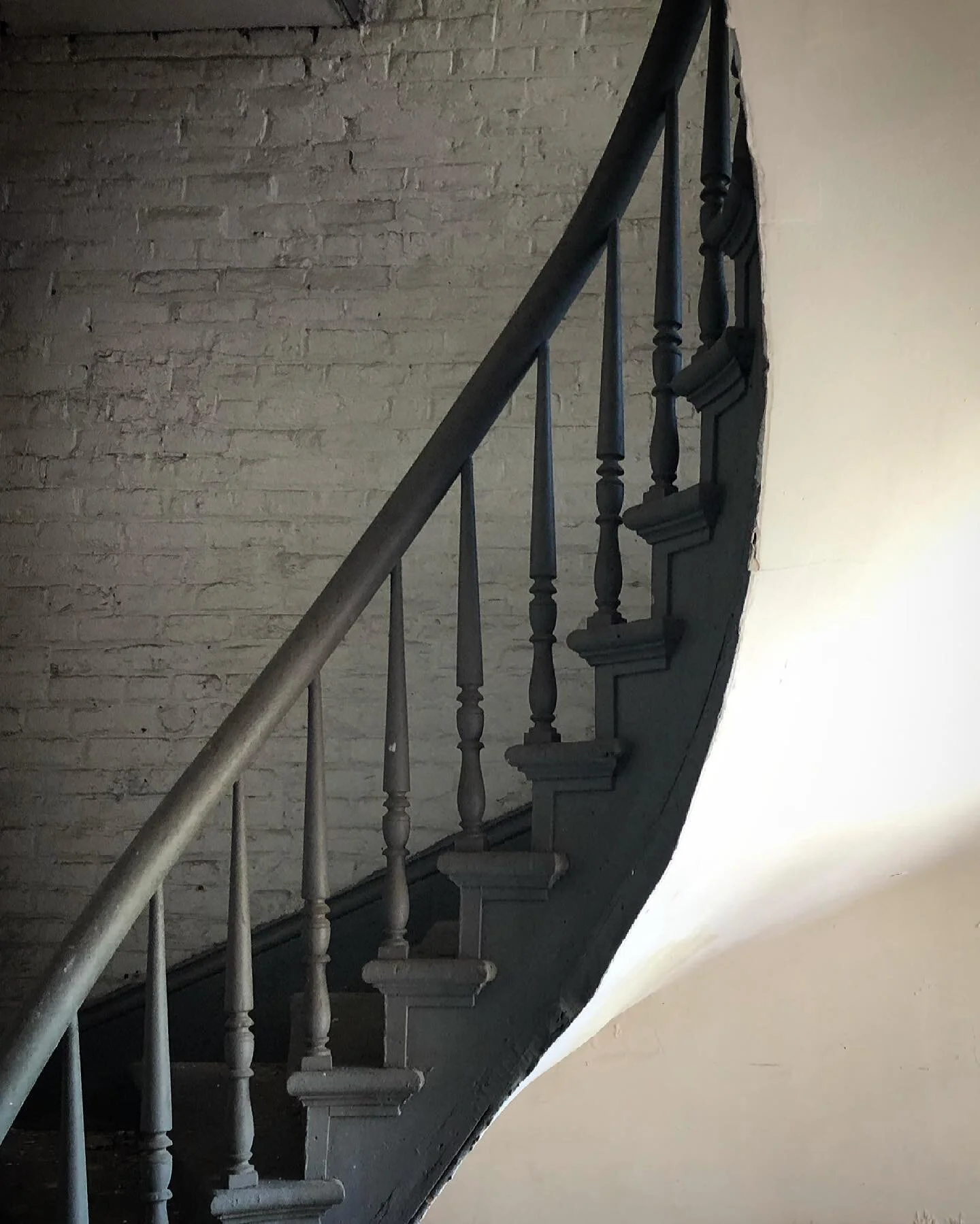Nothing better than finding a #hiddengem during a #sitetour. #staircasemagic ✨