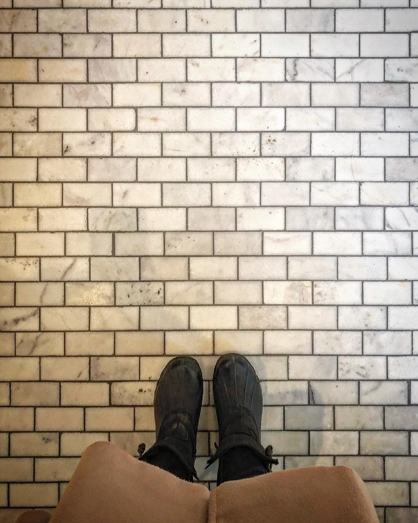 Taking a little moment to give this #marblemosaic a little love. 💫 #ihavethisthingwithfloors @pluckwines