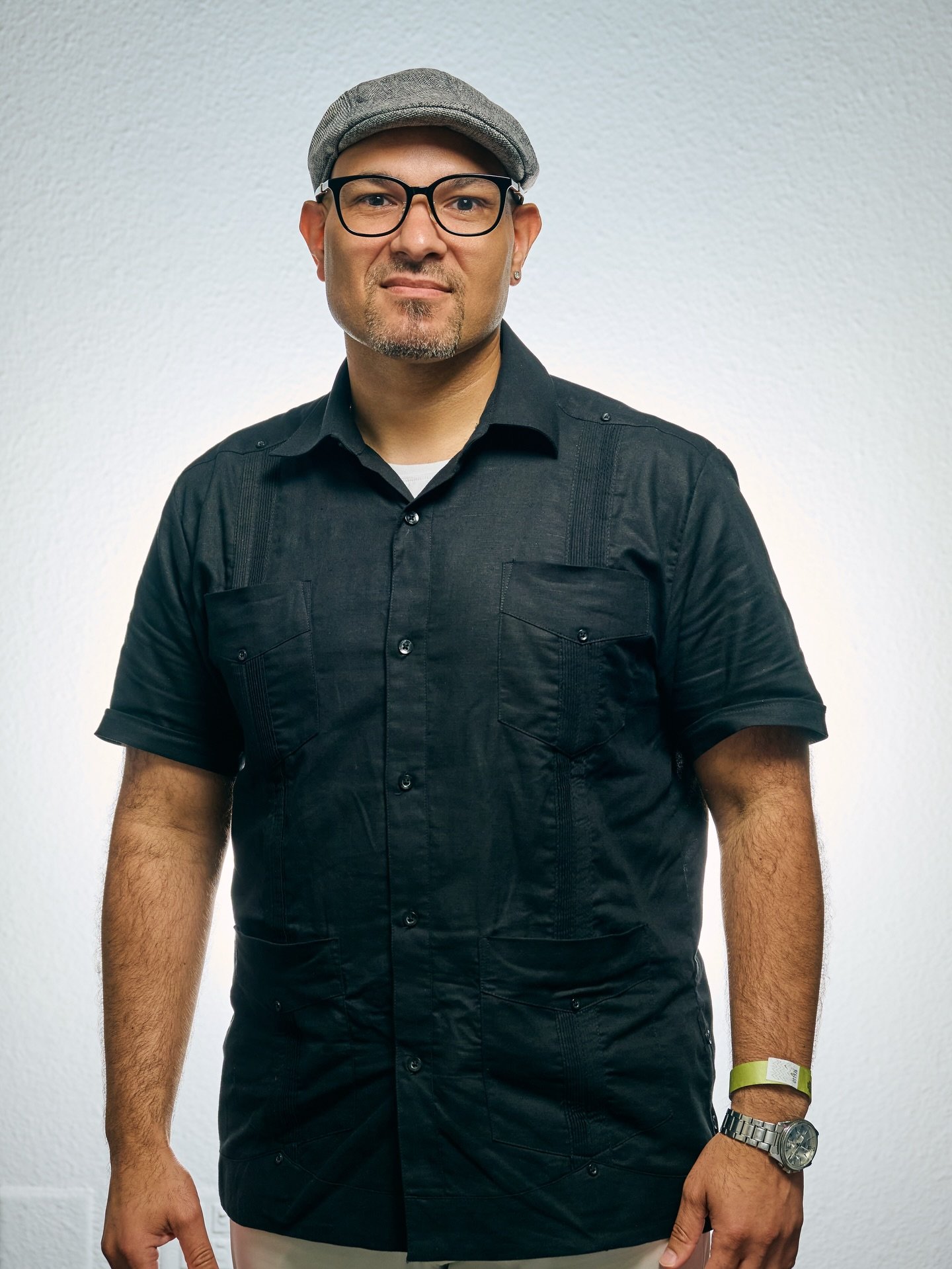 Nueva foto de perfil. 📸✨

Salsa, guayabera y academia. &iexcl;Gracias @elysantaphotography 🇵🇷

New profile pic.

Salsa, guayaberas, and scholarship. 

#newprofilepic #boricua #salsa #phd #guayabera