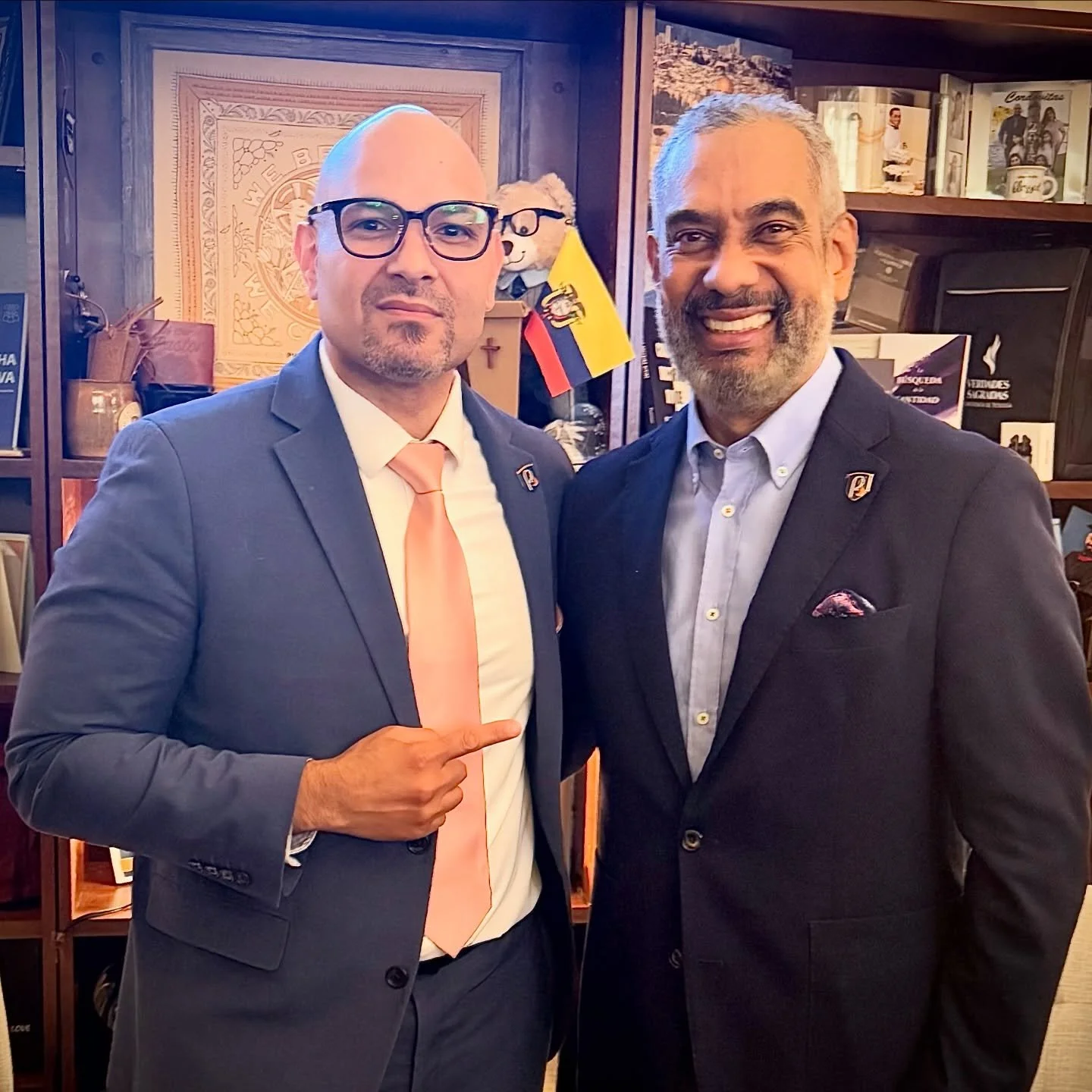 &iexcl;Qu&eacute; privilegio y qu&eacute; bendici&oacute;n haber compartido con el pastor Otto S&aacute;nchez en la conferencia Verdades Sagradas! 🇩🇴🙌
No solo es un referente de la sana doctrina, sino un maestro con un coraz&oacute;n entregado a l