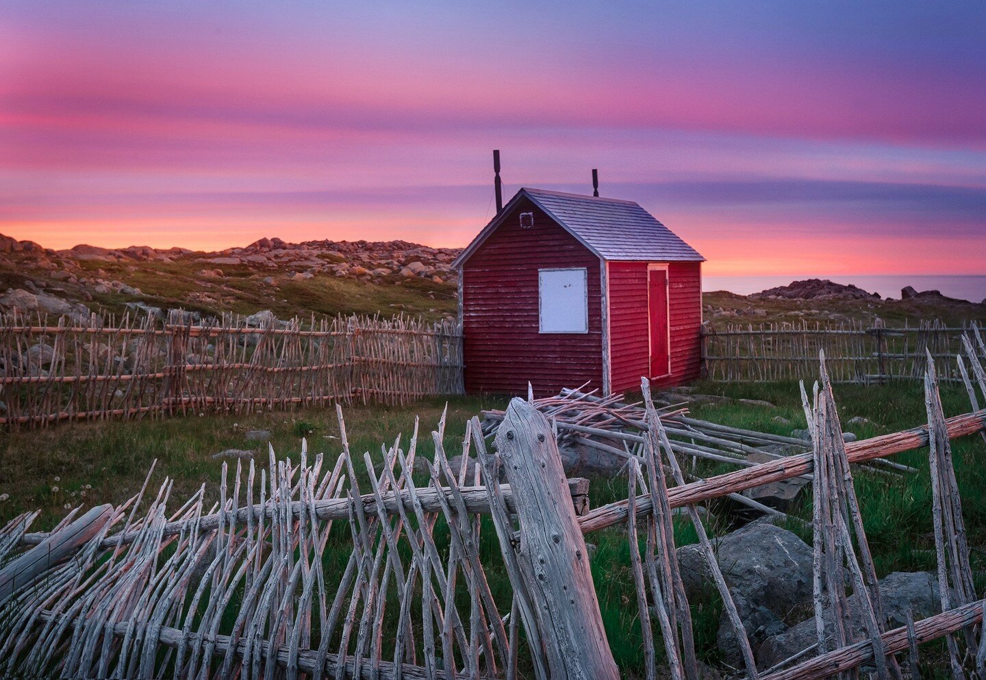 We arrived at the Cape Bonavista Lighthouse in Newfoundland, just in time for this gorgeous sunset...behind this little shack at the bottom of the hill.

https://postly.link/mO2/

#bonavista #capebonavista #bonavistalighthouse #newfoundland #newfound