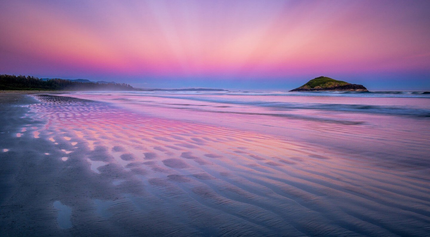 A pink sunset, reflected on the ripples in the sand of Long Beach, Pacific Rim National Park, near Tofino, British Columbia. I'm looking forward to being back on the left coast next week - for the first time in 10 years!

https://postly.link/dqy/

#l