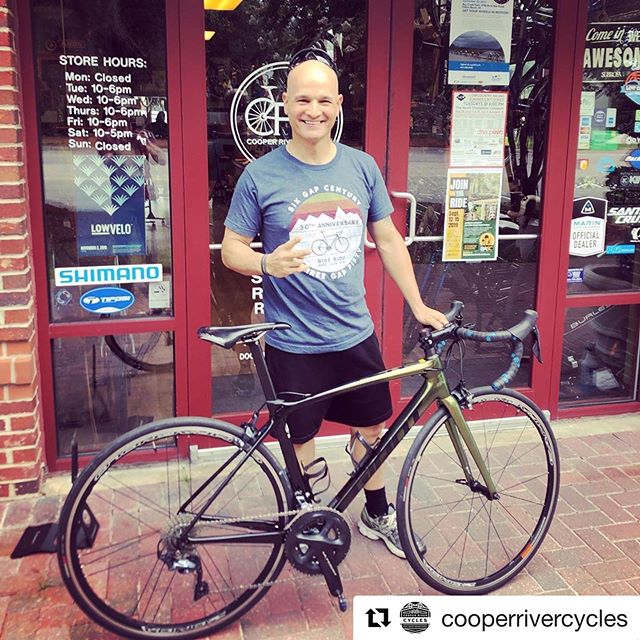 Looking good @orelvysnieves!
.
@cooperrivercycles
・・・
Huge congrats to Orelvys on his new @giantbicycles TCR Advanced! The paint and attention to detail is awesome on this bike! Can’t wait to see you racing on the new ride! #newbike #newbikeday #gianttcr #roadbike #supportyourlocalbikeshop #oceanicracing #congrats #ridelife #ridegiant #tcrtuesday