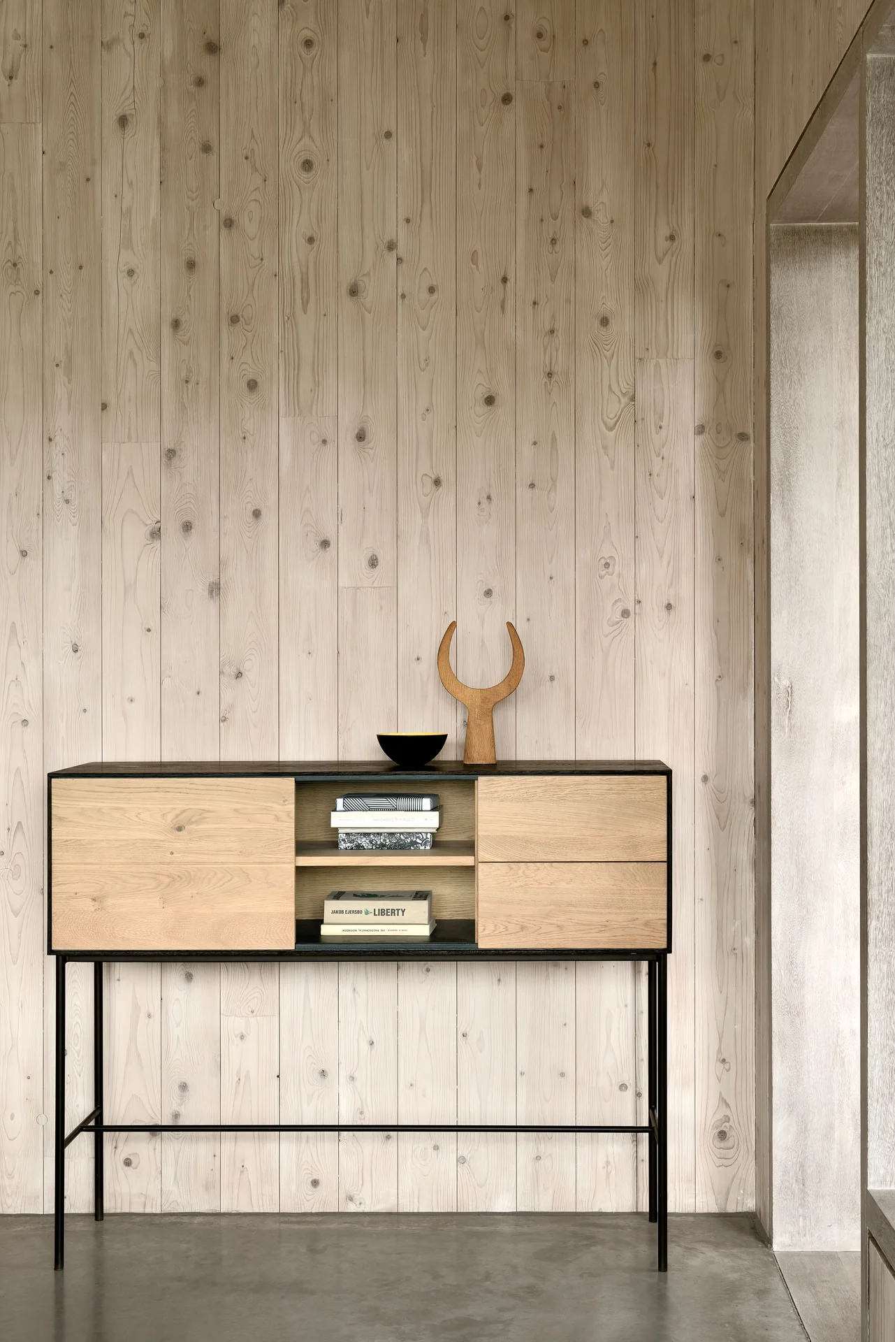 51480-Oak-Blackbird-console-high-1.jpg