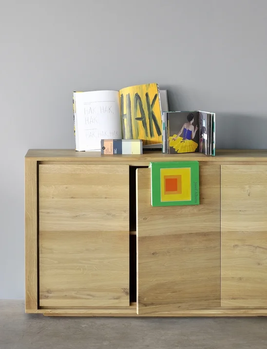 51372-Oak-Shadow-sideboard-detail.jpg