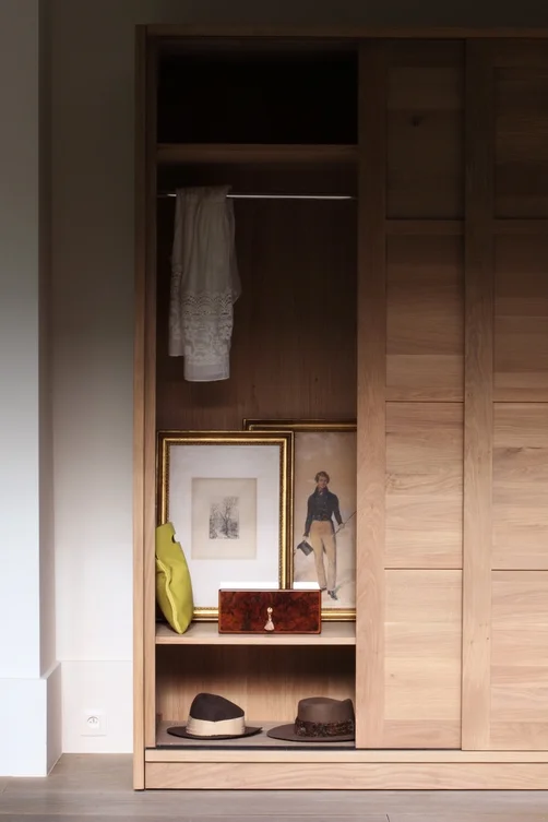 51197-Oak-KDS-dresser-detail.jpg