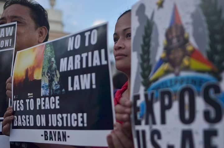Protesters with BAYAN, the New Patriotic Alliance, denounce the martial law declaration in Mindanao / Photo: Carlo Manalansan, teleSUR