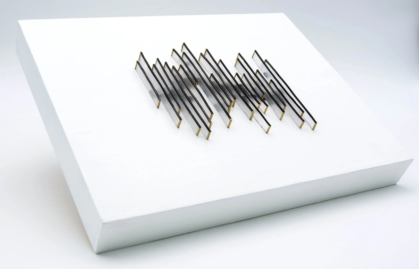 dp3d007-dna-sequence-black-angle.jpg