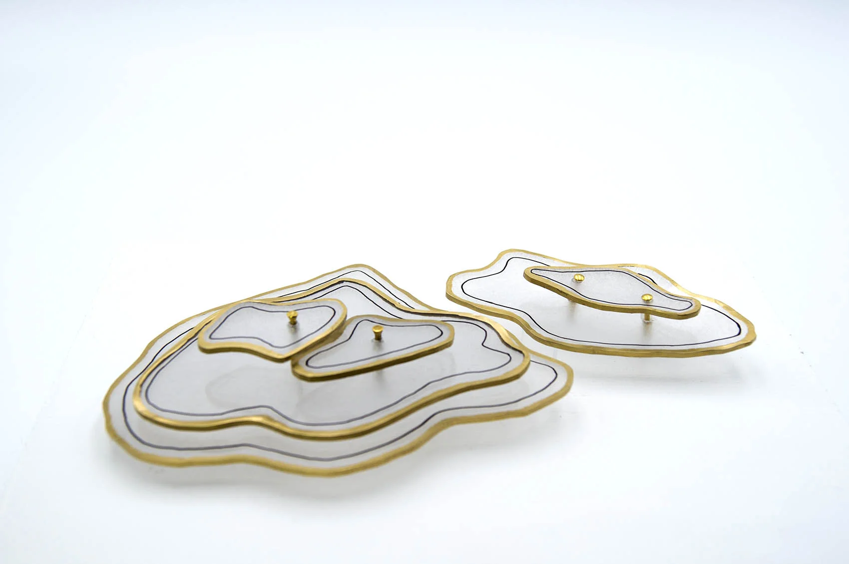 dp3d002-topography-side.jpg