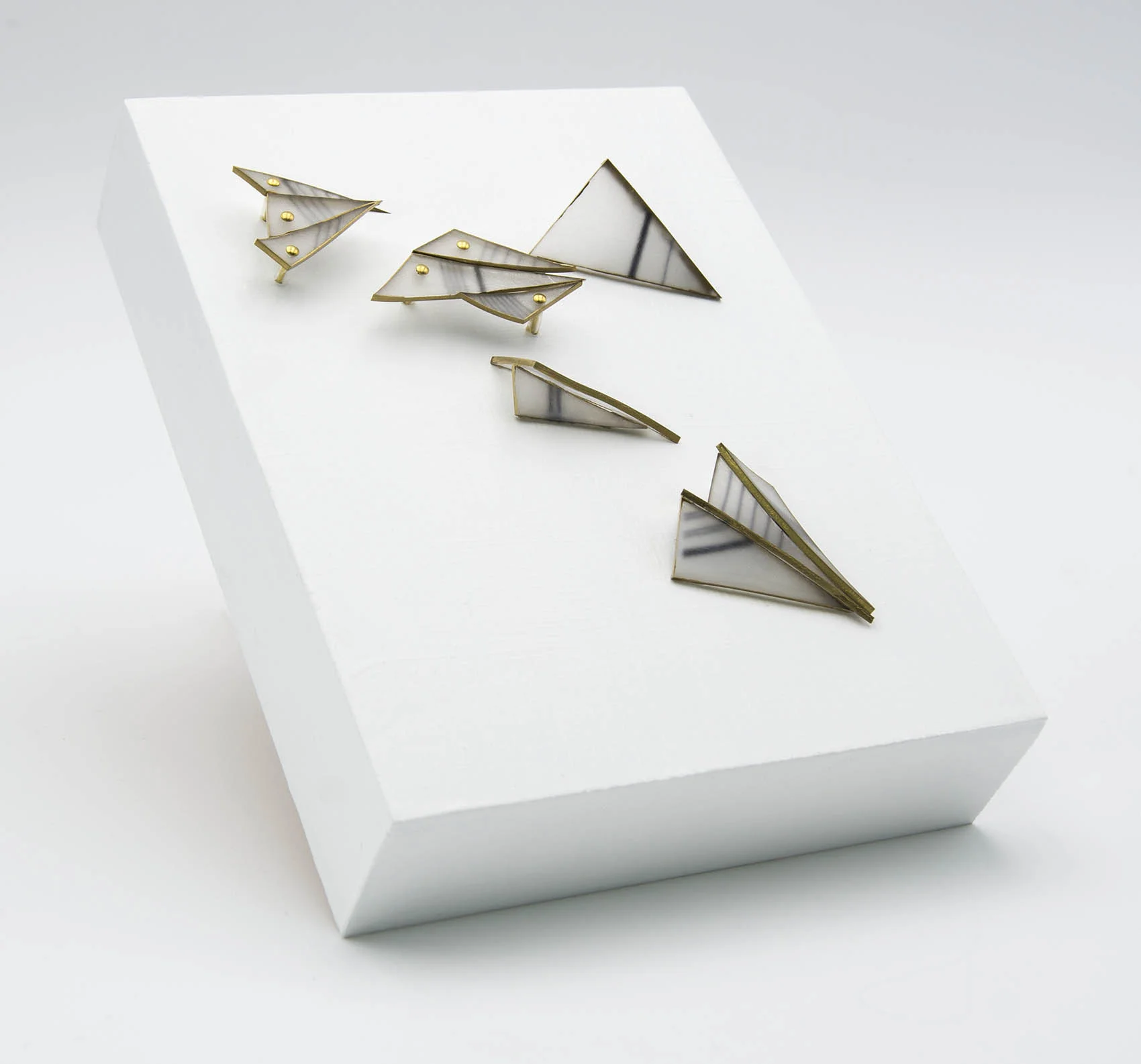 dp3d024-paper-airplanes-angle.jpg