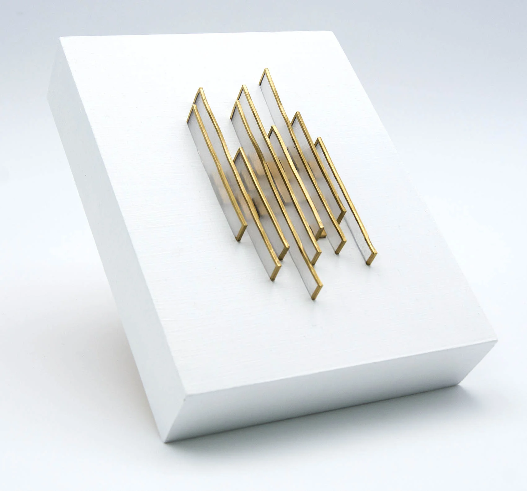 dp3d026-dna-sequence-small-gold-angle.jpg