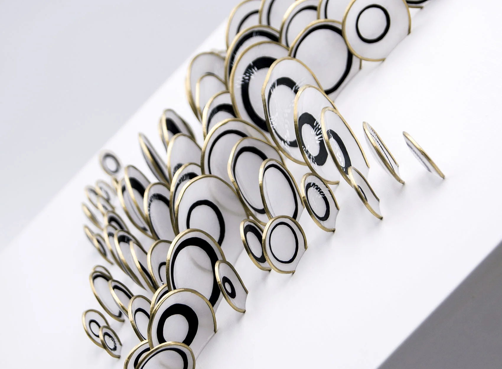dp3d090-scales-detail4.jpg