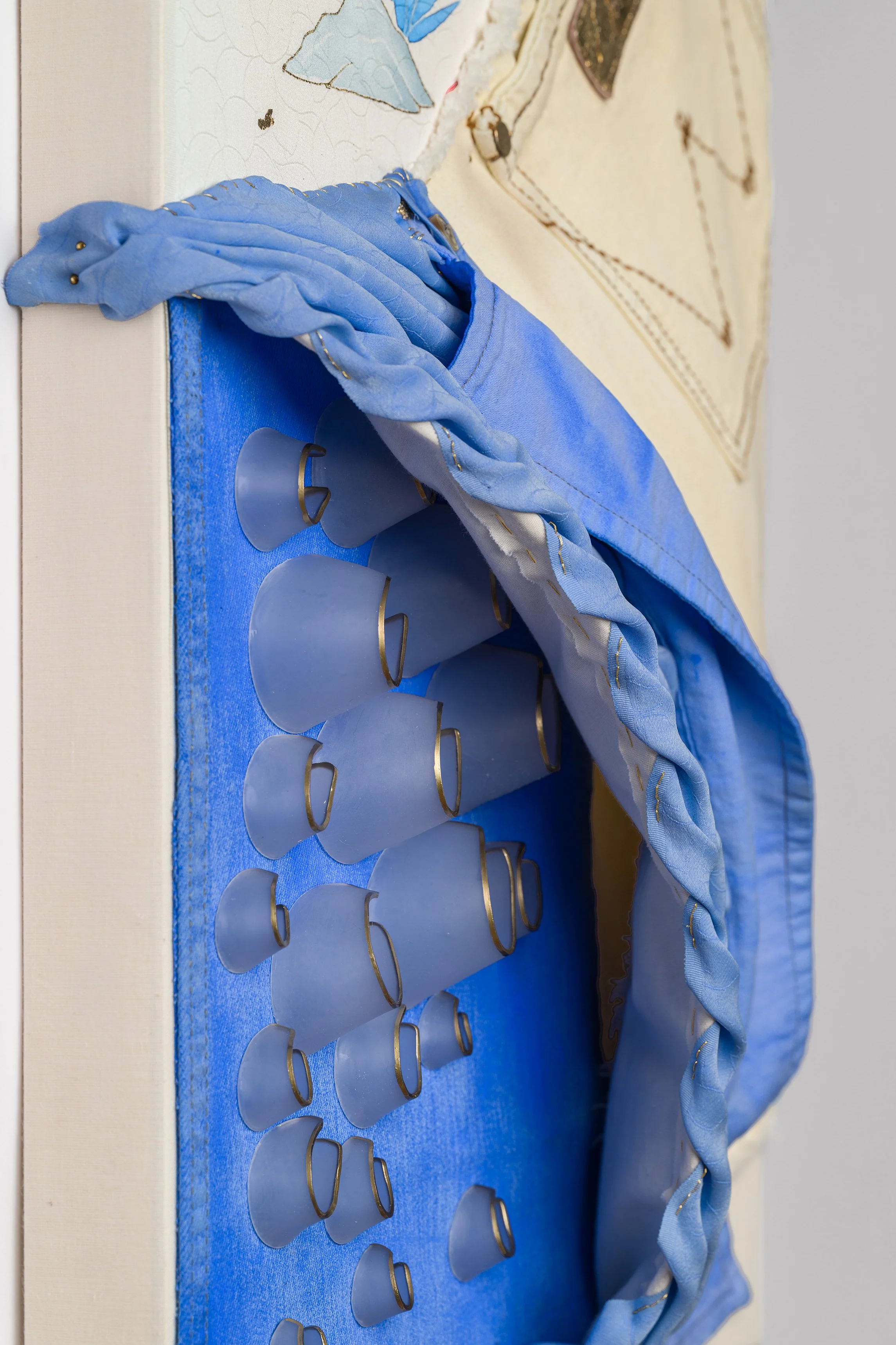 sdlc023-blue-collar-gold-label-detail1.jpg