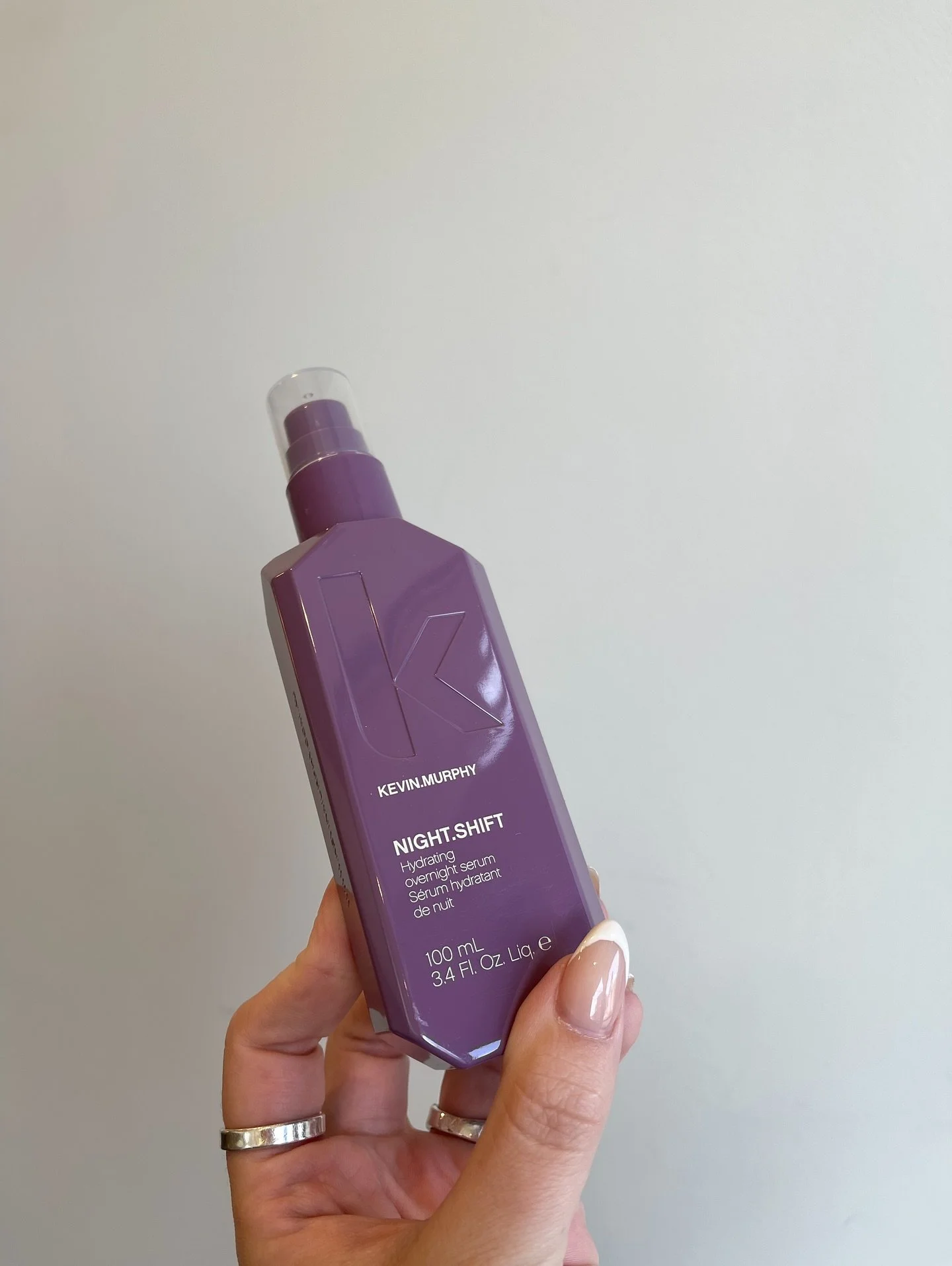 Introducing our newest goodie, that the staff have quickly become obsessed with &hellip; ✨🌙NIGHT.SHIFT🌙✨

&ldquo;Slip into bed with with NIGHT.SHIFT, a deeply replenishing overnight serum powered by Hyaluronic Acid and antioxidant-rich Australian K