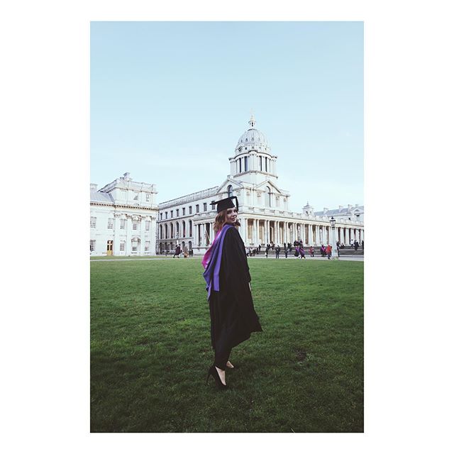 I only studied for this picture.

#mfa #postgrad #choregraphy #graduation #masters #mastersoffinearts #vsco #whiteframe