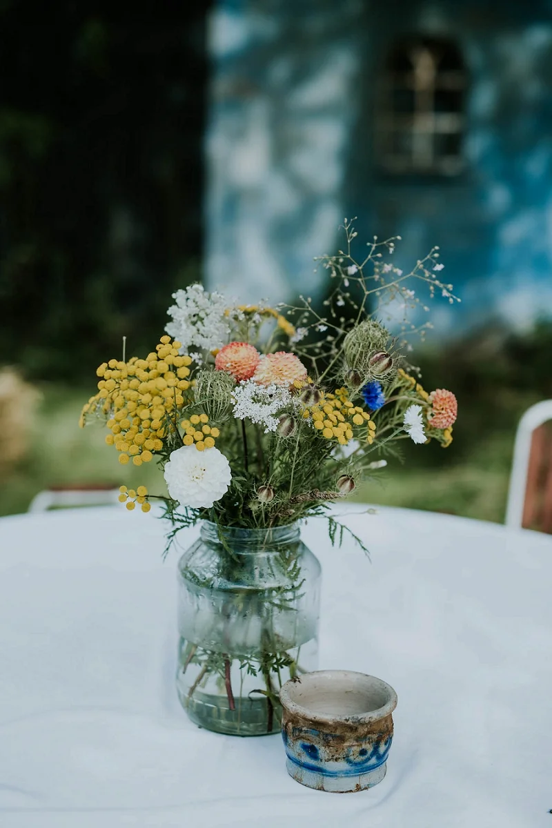 wildflower-wedding-centerpiece-aeroskobing.jpg