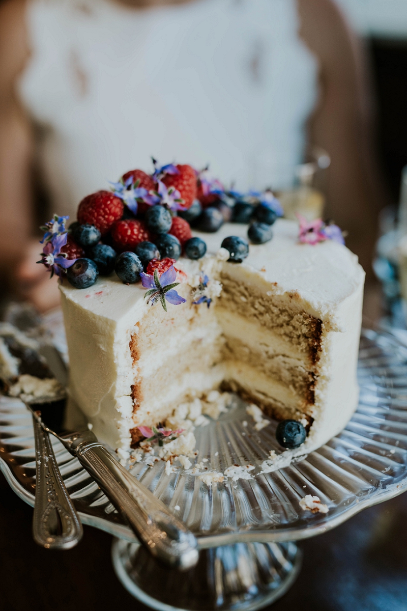 wedding cake with berries and flowers | full-service destination wedding | get married in Denmark | Aero Island | Danish Island Weddings | Denmark wedding planners and venue