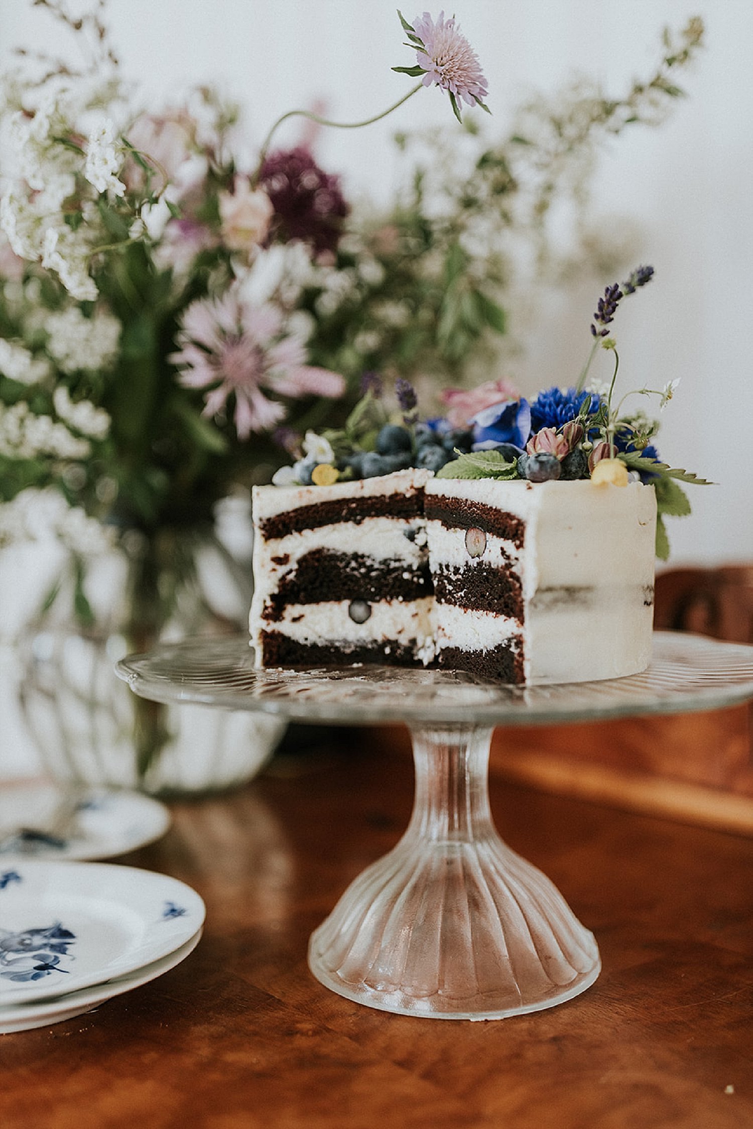 wedding cake with berries and flowers | full-service destination wedding | get married in Denmark | Aero Island | Danish Island Weddings | Denmark wedding planners and venue