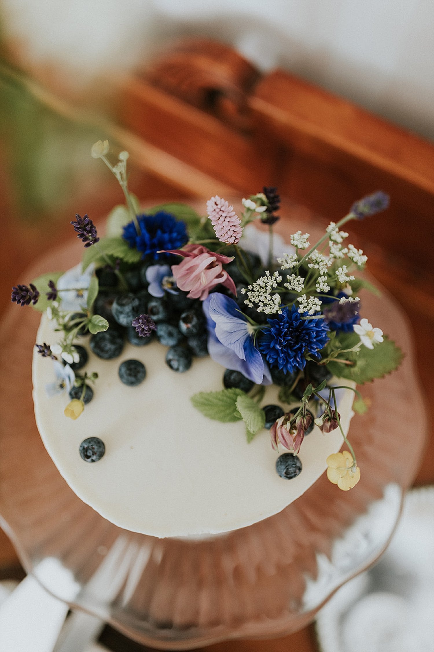 wedding cake with berries and flowers | full-service destination wedding | get married in Denmark | Aero Island | Danish Island Weddings | Denmark wedding planners and venue
