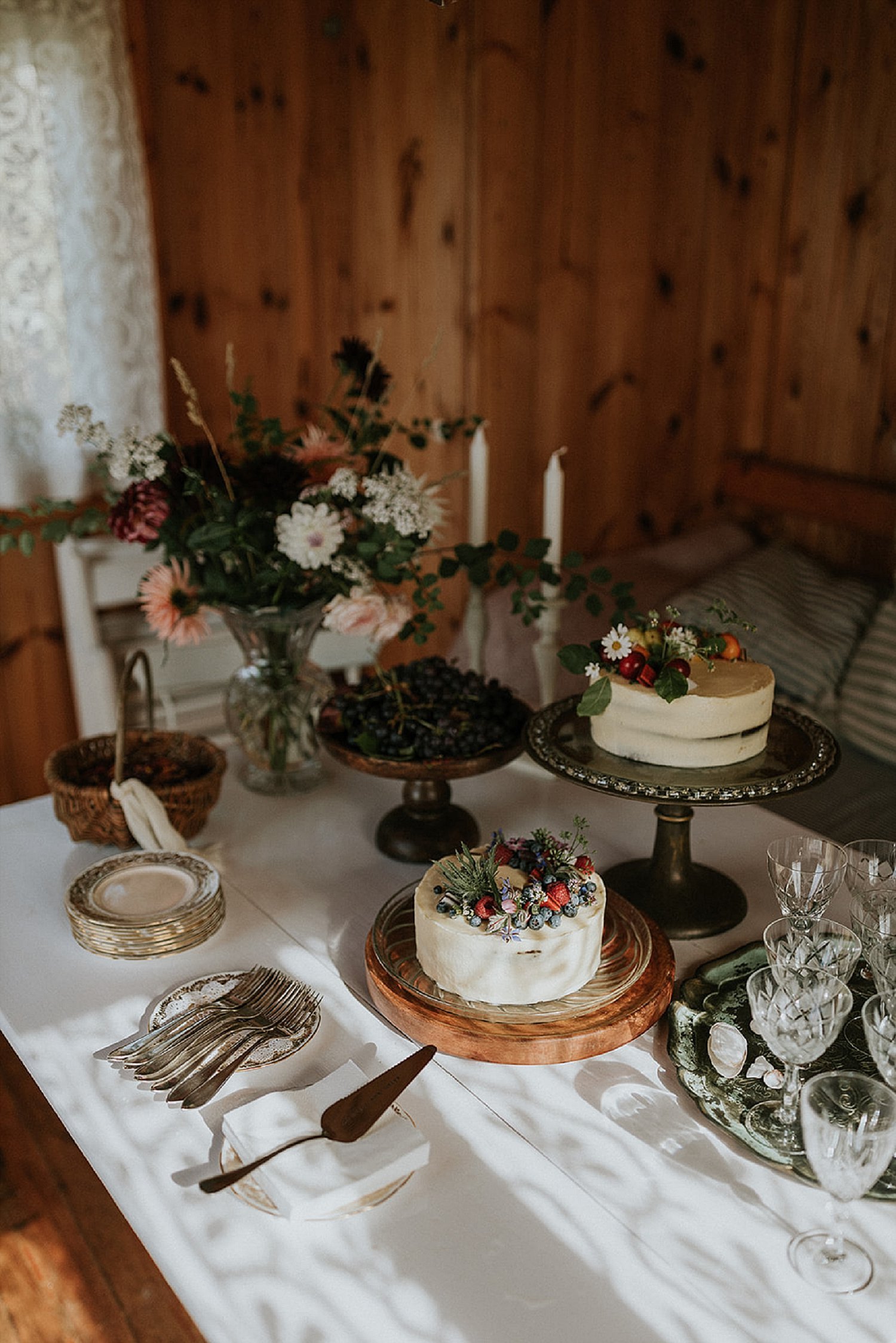 Artisan wedding cake with berries | full-service destination wedding | get married in Denmark | Aero Island | Danish Island Weddings | Denmark wedding planners and venue