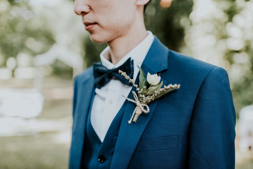 simple groom's boutonniere with mini spray | Aero Island | Danish Island Weddings | Full service Denmark wedding planners