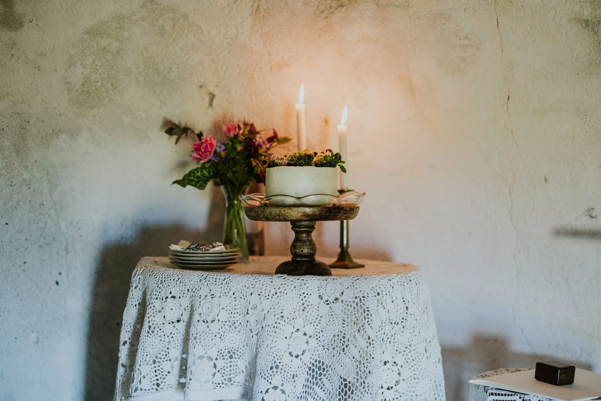 lighthouse-elopement-wedding-cake-antique-champagne-glasses.jpg