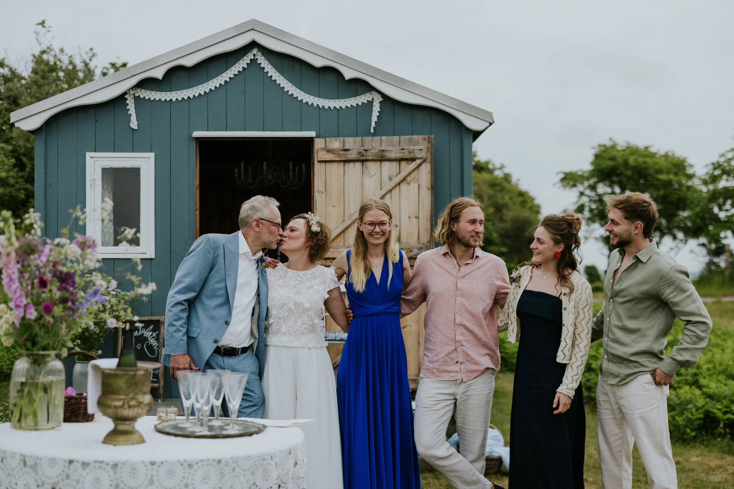martina-marc-wedding-cake-champagne-beach-house.jpg