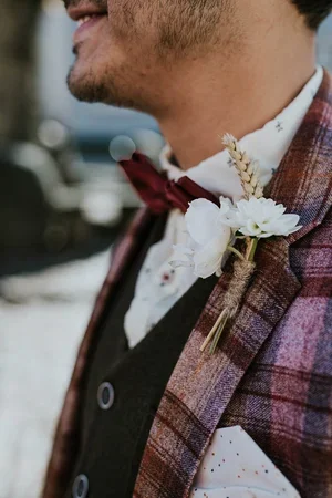 late-summer-groom-burgundy-tweed-suit-boutonniere