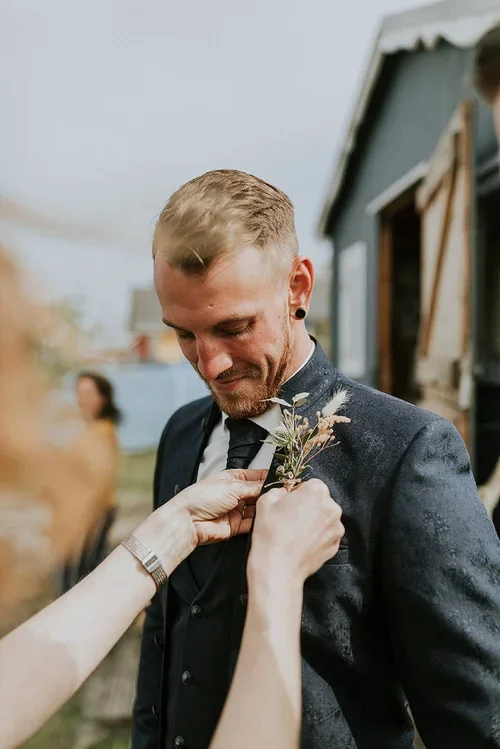 boho-groom-beach-wedding-boutonniere-denmark