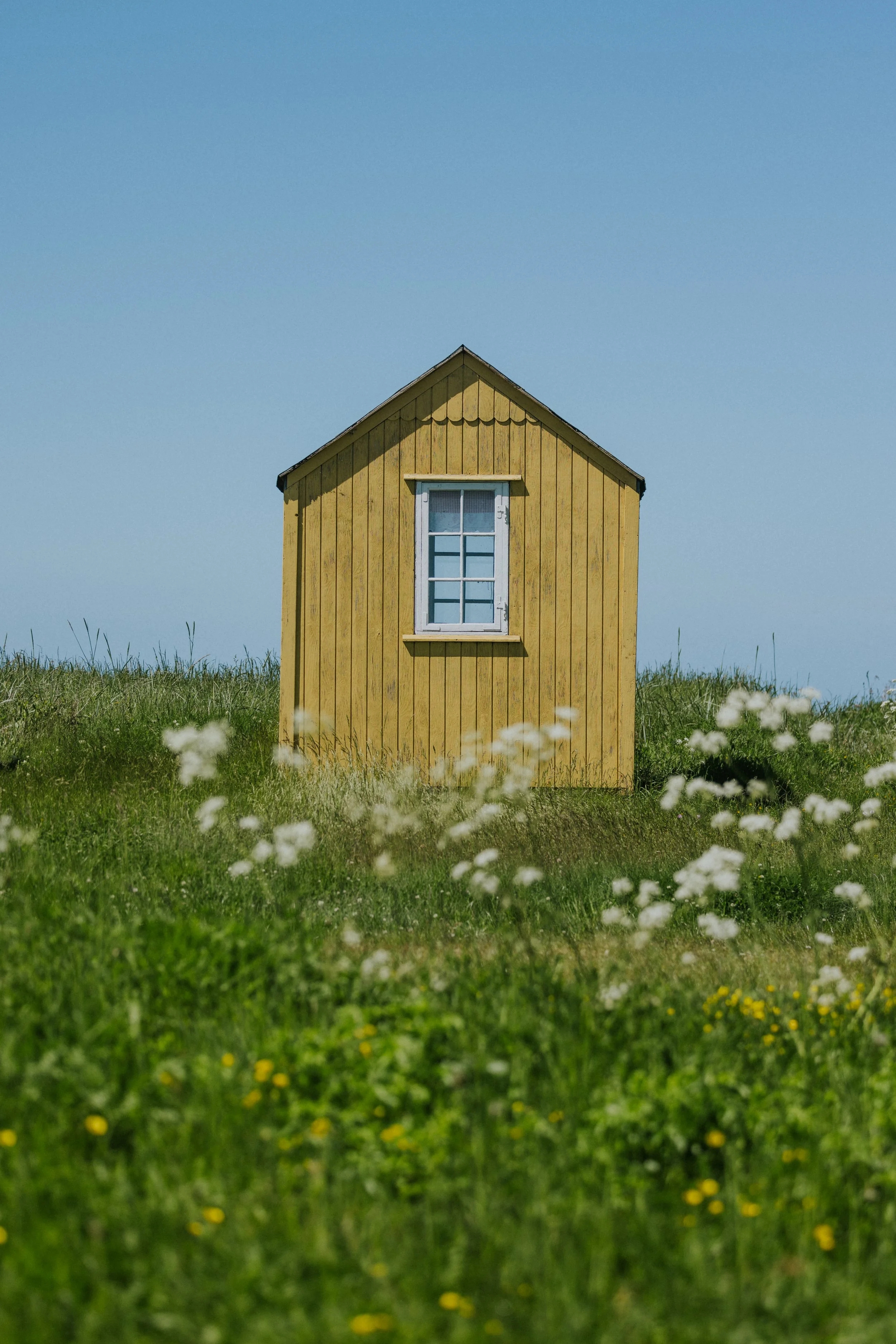yellow-beach-hut-vesterstrand-aeroe.jpg