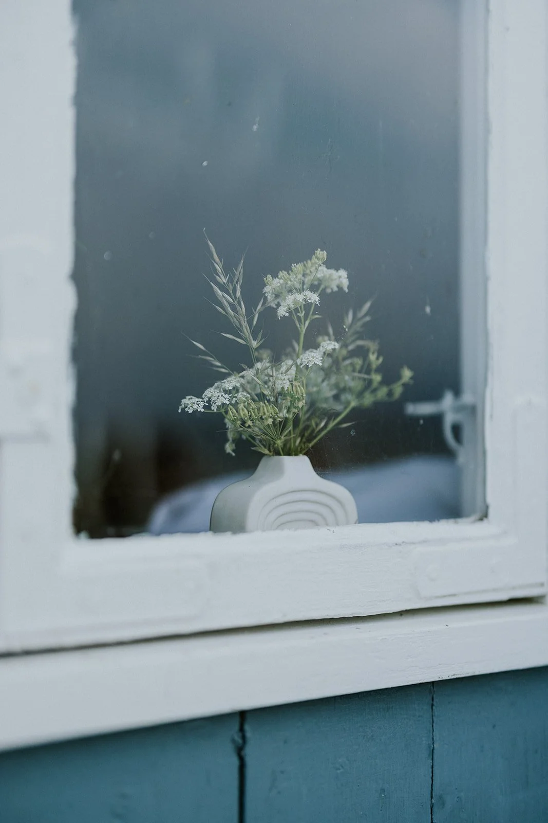 Minimalist Coastal Wedding Decor