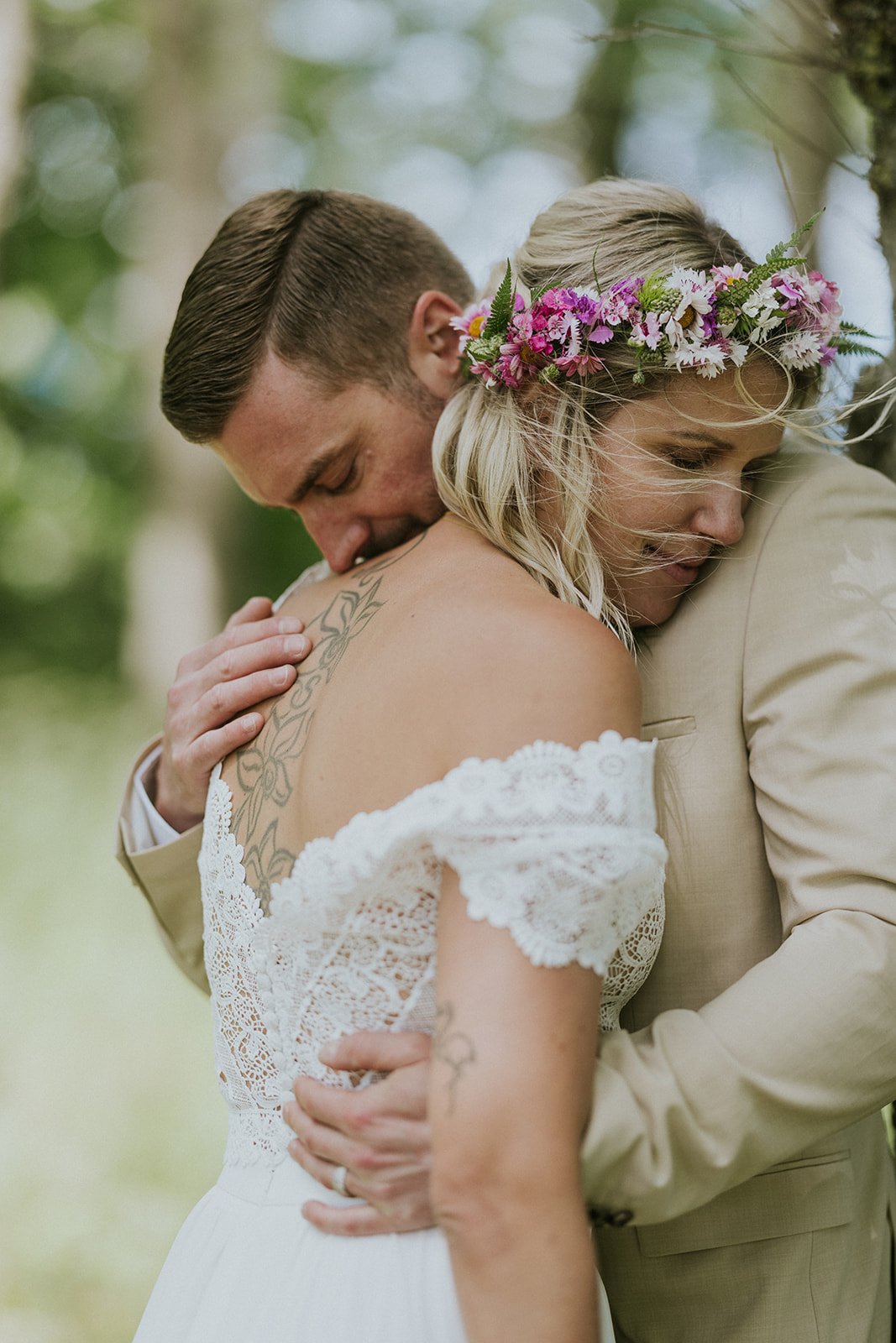 Beach wedding elopement and flowercrown with Martina and Michael