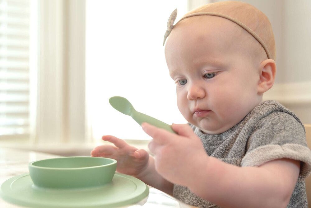 Self-feeding baby spoons