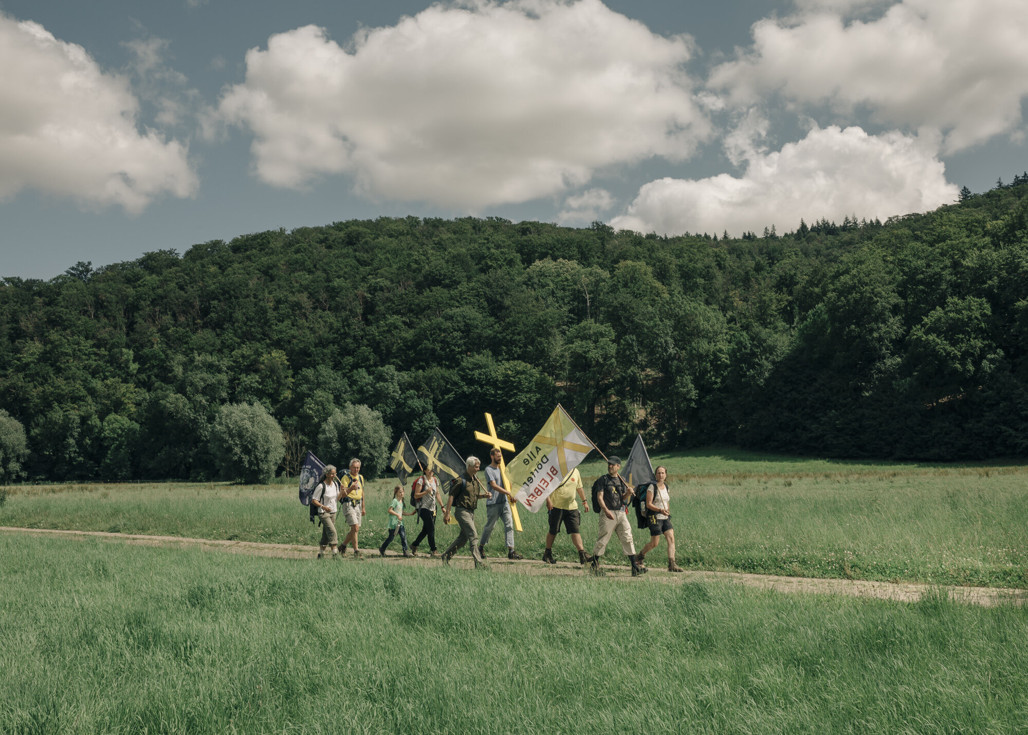  A group of Christians is on pilgrimage from Gorleben to Garzweiler under the motto "Way of the Cross for Creation".  
