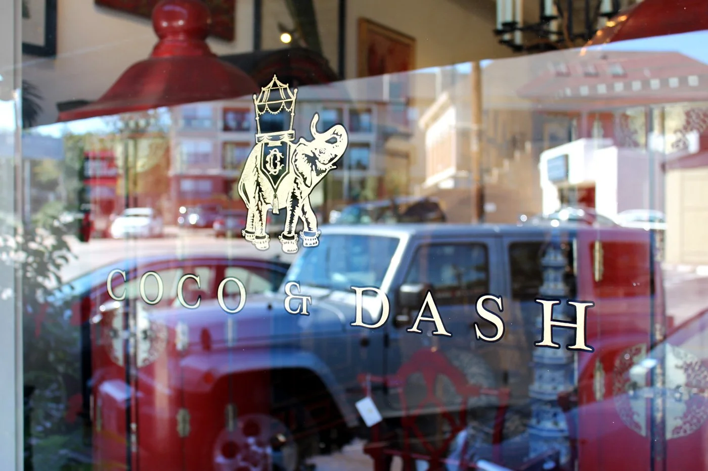 Dallas Gold Leafing: Coco &amp; Dash