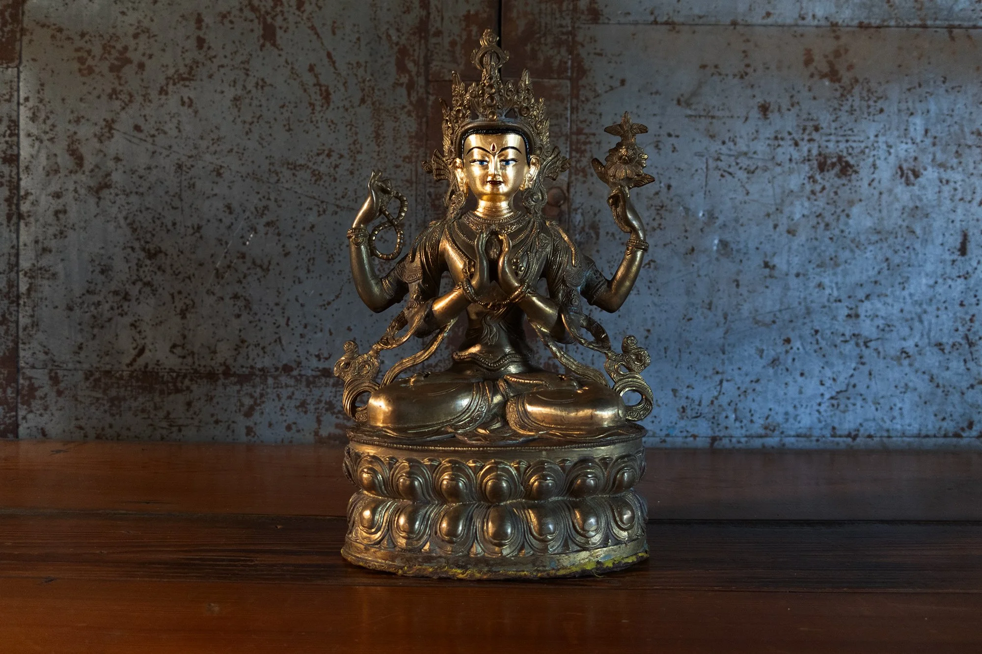 Statuary Gilding: Chenrezig Buddha