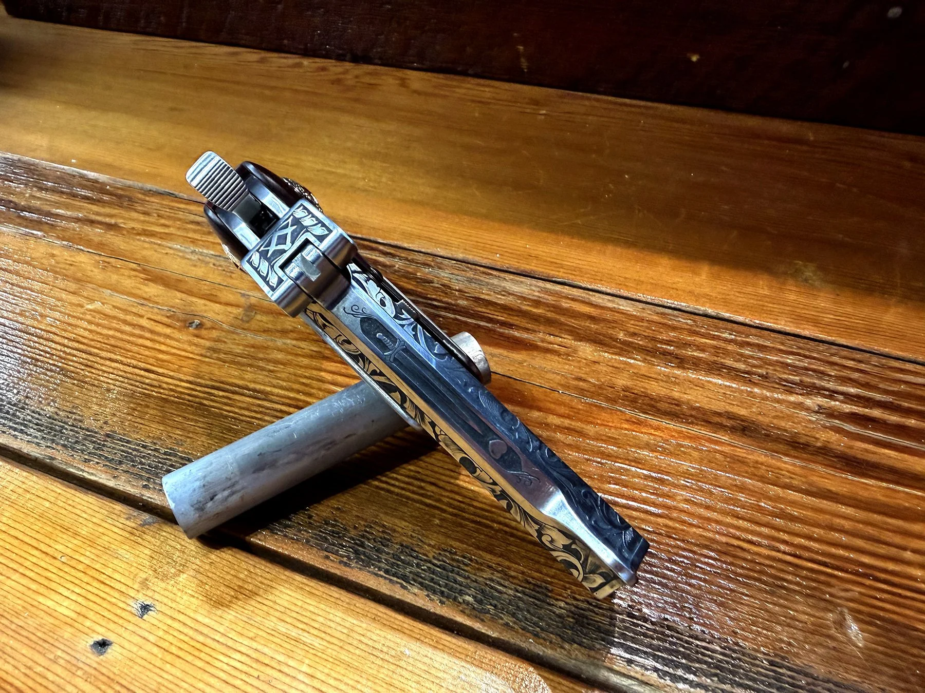 Bond-Arms-Hand-Engraved-02.jpg