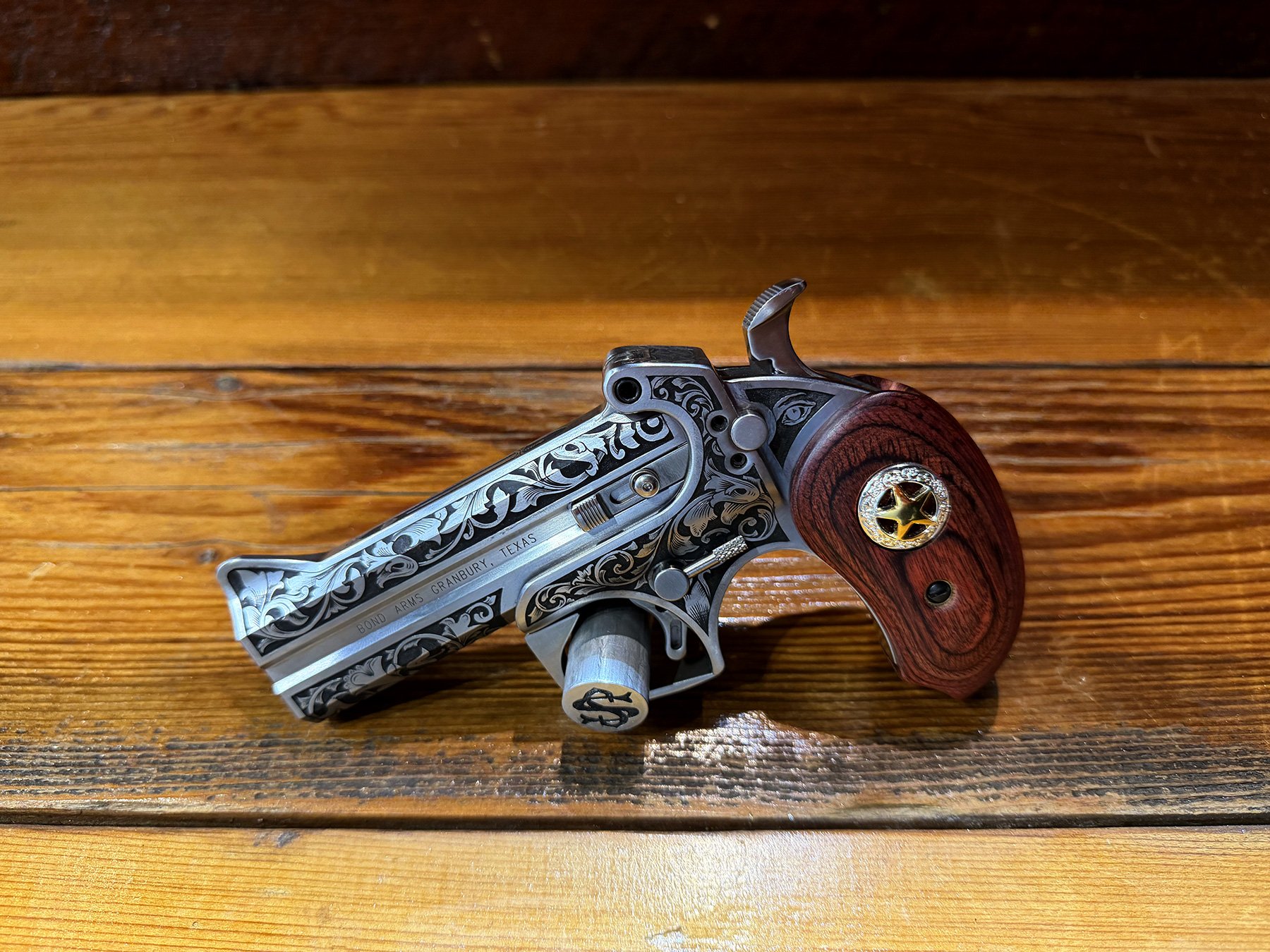 Bond-Arms-Hand-Engraved-01.jpg
