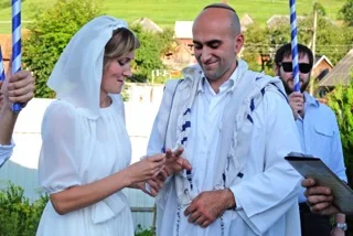 How was this wedding different from all other Jewish weddings?