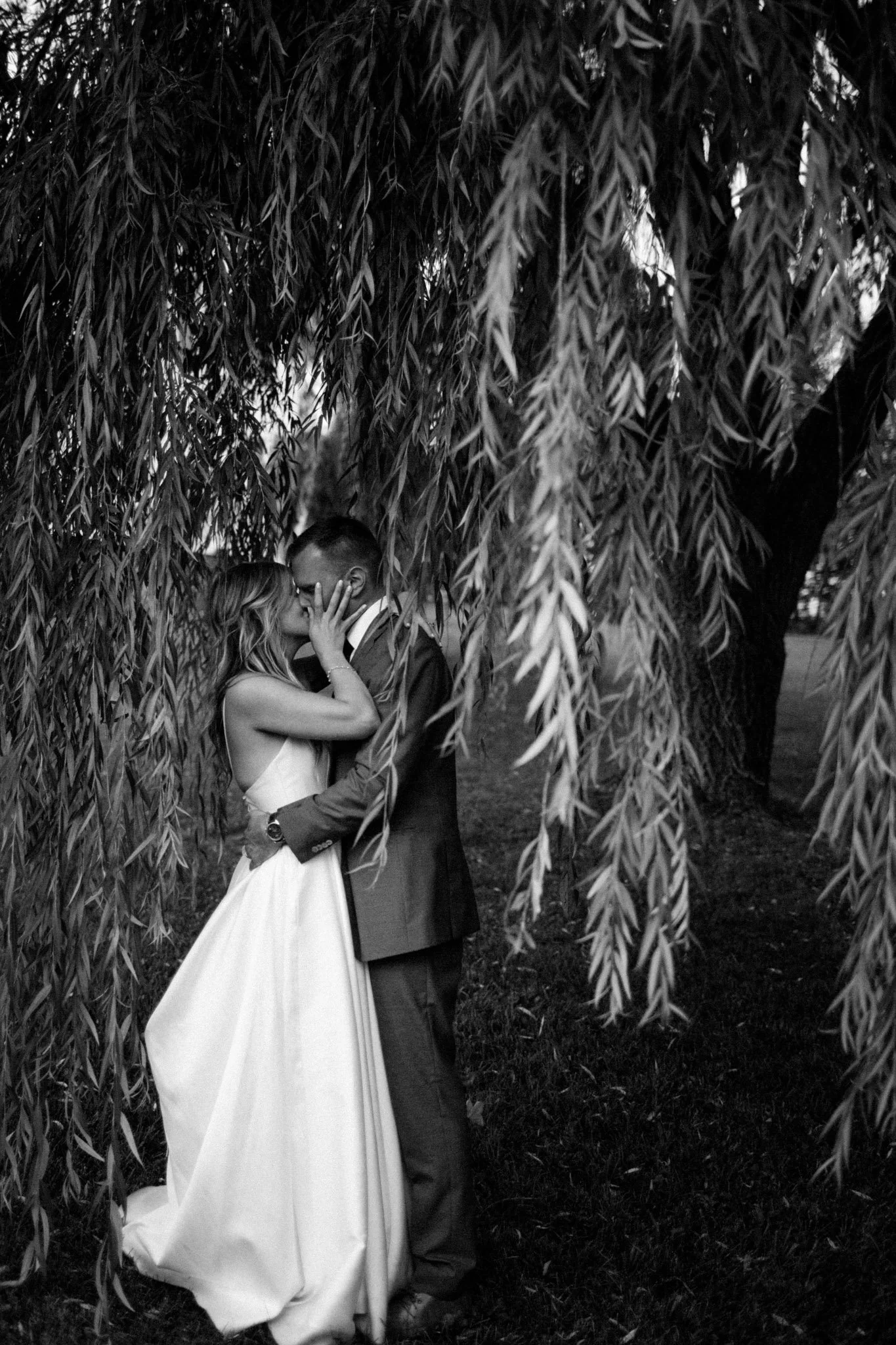 Starry-Night-Barn-Wedding-Suttons-Bay-Michigan-Amy-Brent-Vafa-Photo1185.jpg
