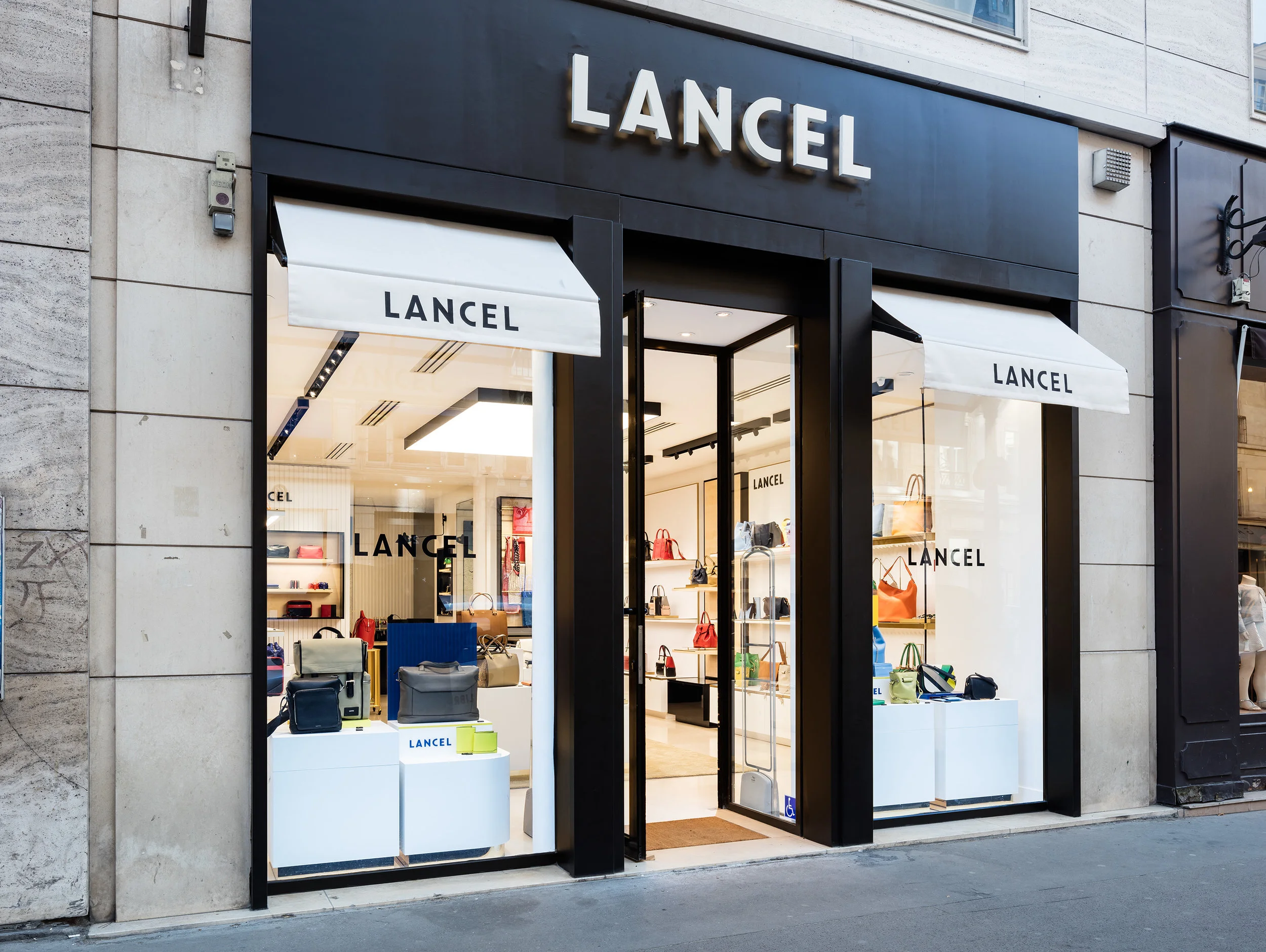 boutique lancel opera