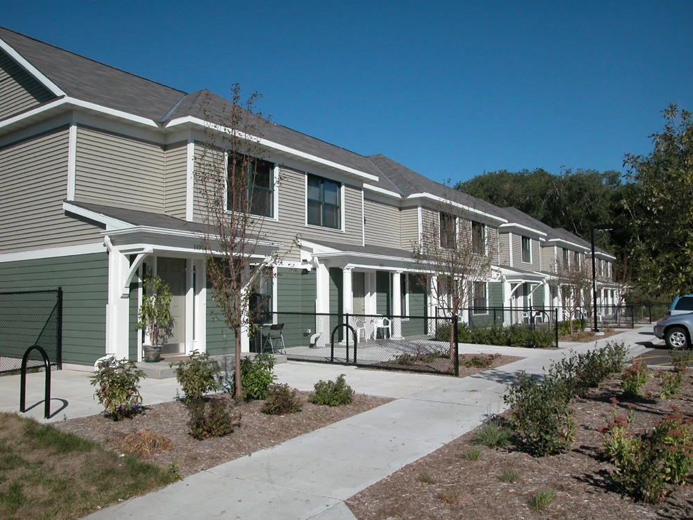 0030-Exterior-04-SM.jpg