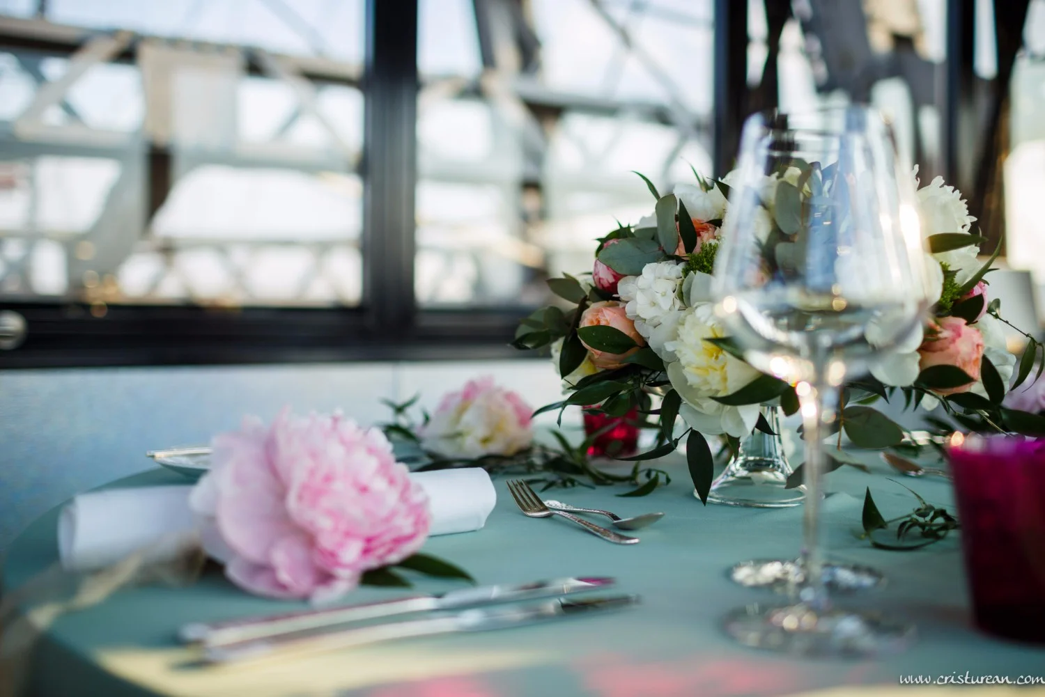 surprise-marriage-proposal-riesenrad-prater-giant-ferris-wheel-vienna-austria-alex-cristurean-photography-planner-high-emotion-weddings (36).jpg