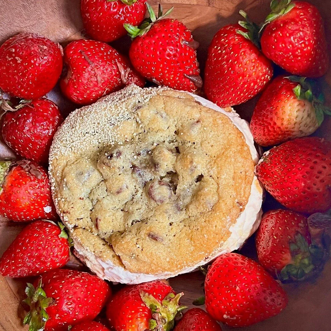 The end of summer is a perfect time for a beer and a Witch Wich Salem ice cream sandwich. They'll be with us tomorrow Saturday (9/3)! They'll have strawberry honey, mint or vanilla bean!

@witchwichsalem