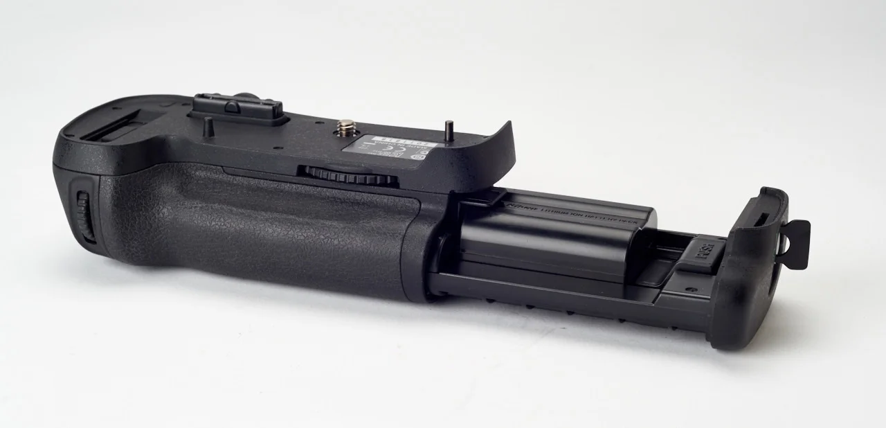 Nikon-MB-D121560.jpg
